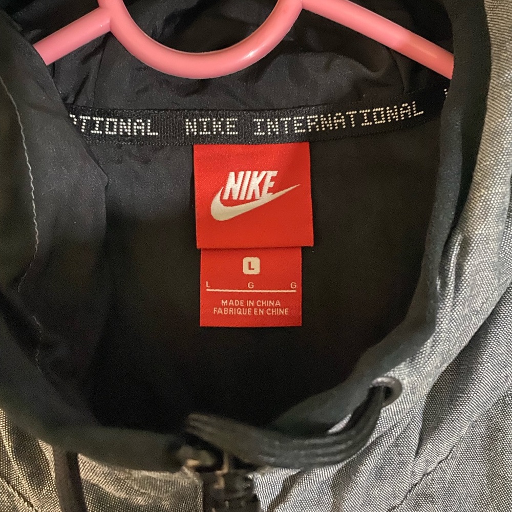Nike Windrunner - image 3